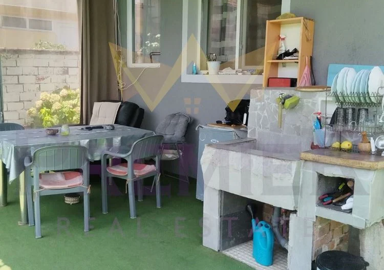 Етаж от къща със самостоятелен вход,кв.Ветрен - - снимка 12 - Имоти Премиер