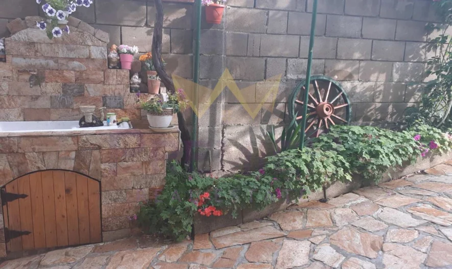 Етаж от Къща в кв. Аспарухово -  - снимка 11 - Имоти Премиер