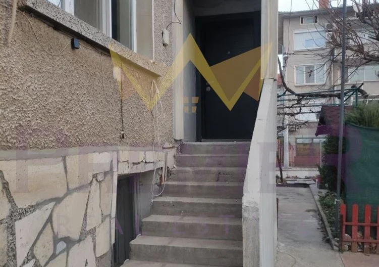 Етаж от къща в кв.Прослав -  - снимка 12 - Имоти Премиер