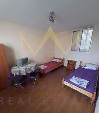 Етаж от триетажна къща в кв. Ветрен, гр. Бургас -  - снимка 3 - Имоти Премиер