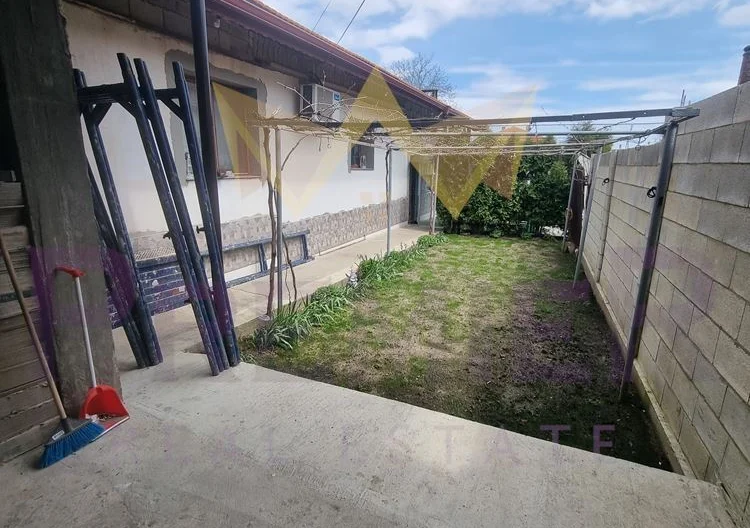 FELÚJÍTÁS UTÁN ÚJ BÚTOROZÁS HÁZ UDVARRAL HÁROM GARÁZZSAL -  - snimka 16 - Imoti Premier