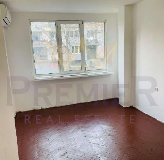 Four-bedroom apartment in the Benkovski neighborhood - - snimka 2 - Imoti Premier