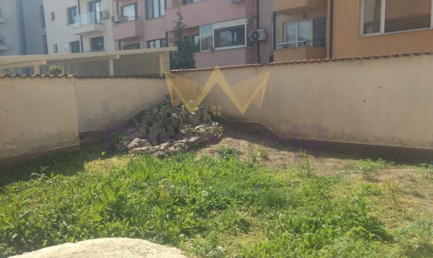 Freistehendes Haus mit zwei Garagen und Hof im Zentrum von Plovdiv -  - snimka 6 - Imoti Premier