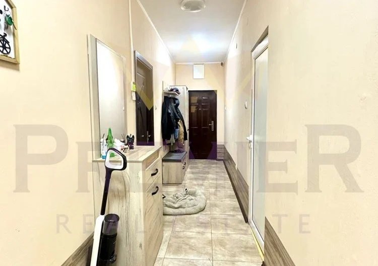 Fully Furnished Townhouse with Private Yard - - snimka 6 - Imoti Premier