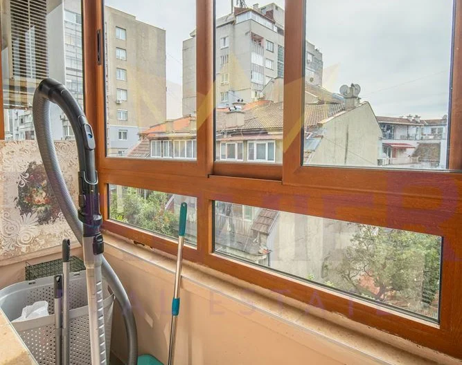 Geräumige Vierzimmerwohnung mit Parkplatz, 5 Balkonen und 3 Bädern im Viertel Zimno Kino Trakia, Stadt Varna -  - snimka 7 - Imoti Premier
