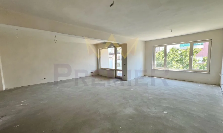 Голям тристаен апартамент , кв Бриз -  - снимка 1 - Имоти Премиер