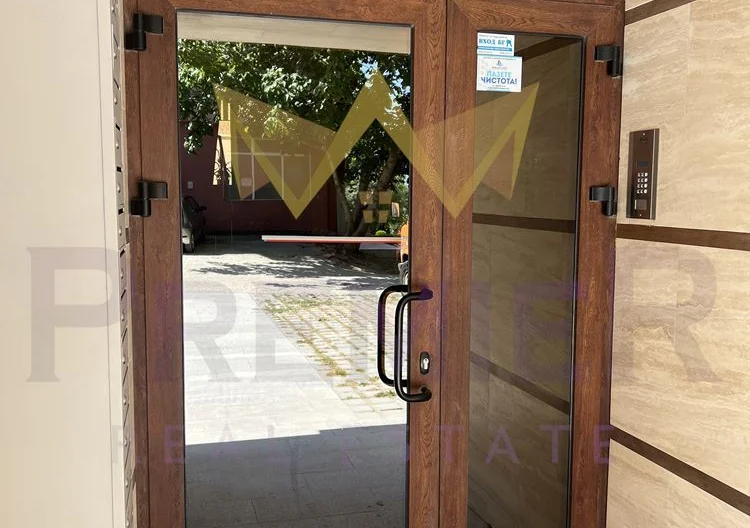 Голям тристаен апартамент , кв Бриз -  - снимка 25 - Имоти Премиер