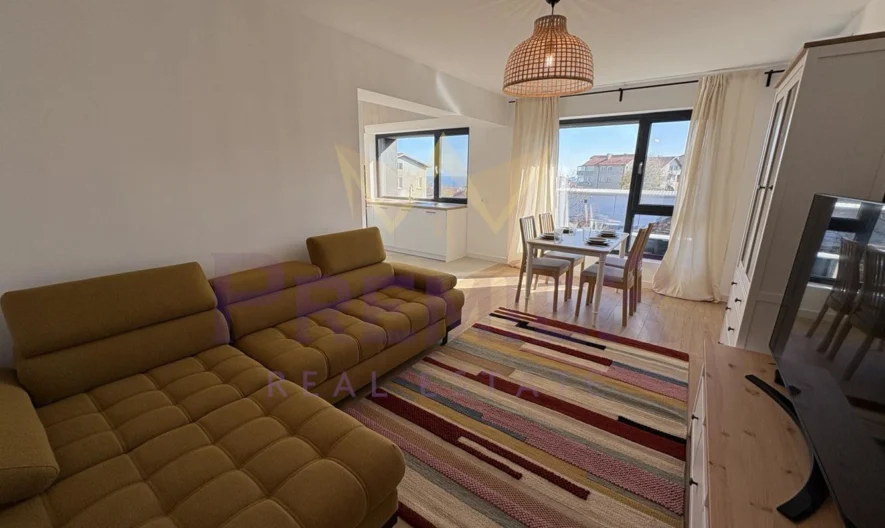 Голям тристаен апартамент, кв. Галата, гр. Варна -  - снимка 1 - Имоти Премиер