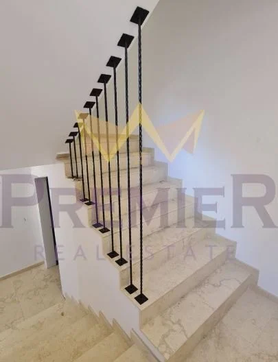 Голям тристаен апартамент, кв. Галата, гр. Варна -  - снимка 18 - Имоти Премиер