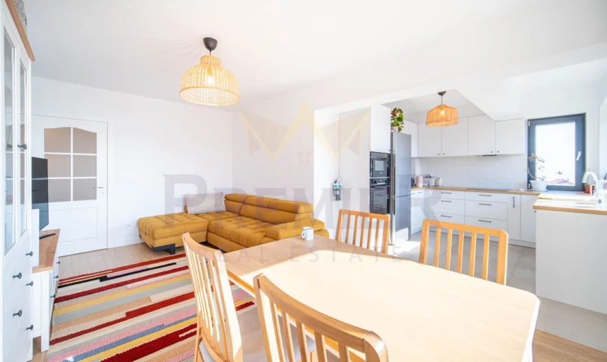 Голям тристаен апартамент, кв. Галата, гр. Варна - - снимка 2 - Имоти Премиер