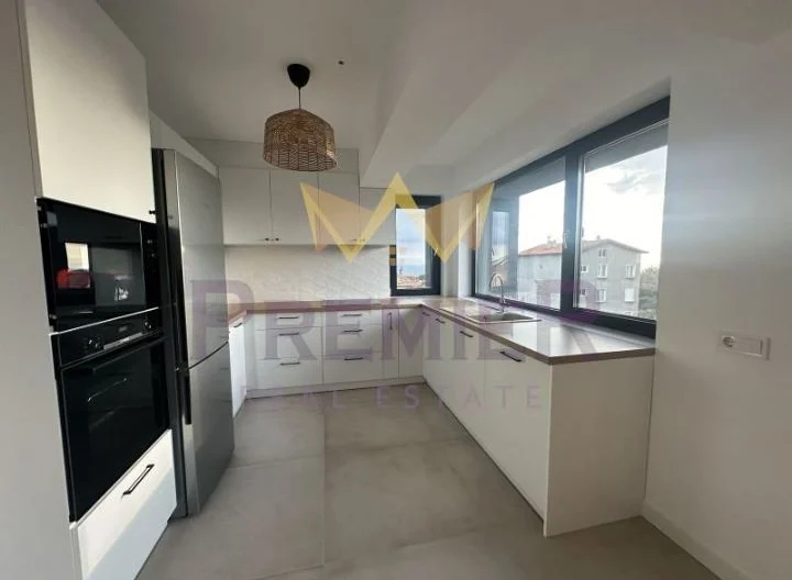 Голям тристаен апартамент, кв. Галата, гр. Варна -  - снимка 4 - Имоти Премиер