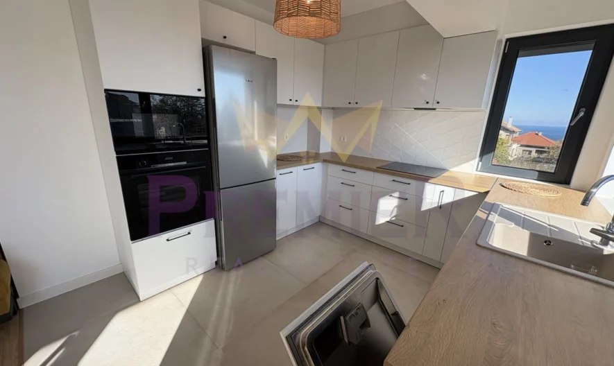 Голям тристаен апартамент, кв. Галата, гр. Варна -  - снимка 5 - Имоти Премиер