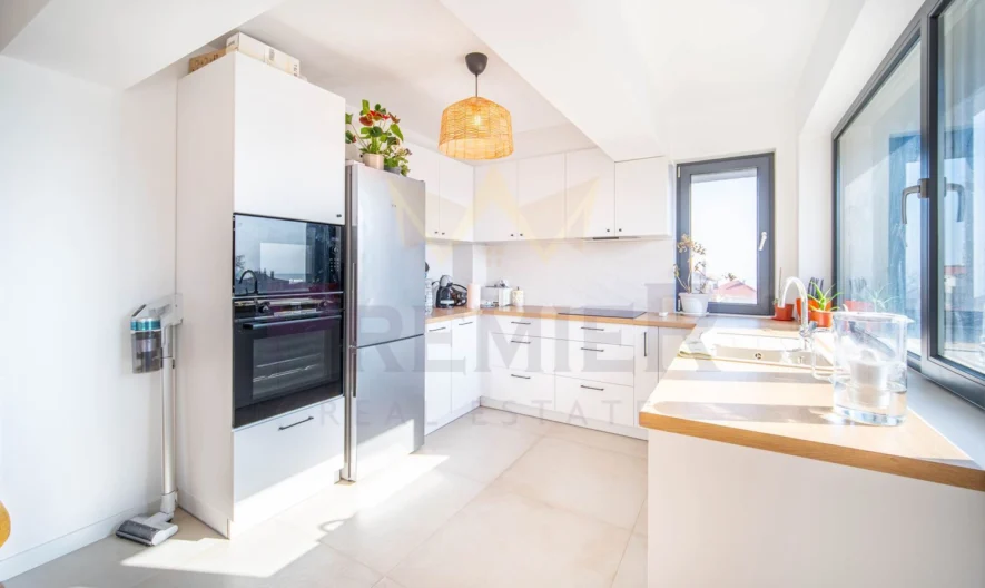 Голям тристаен апартамент, кв. Галата, гр. Варна - - снимка 5 - Имоти Премиер