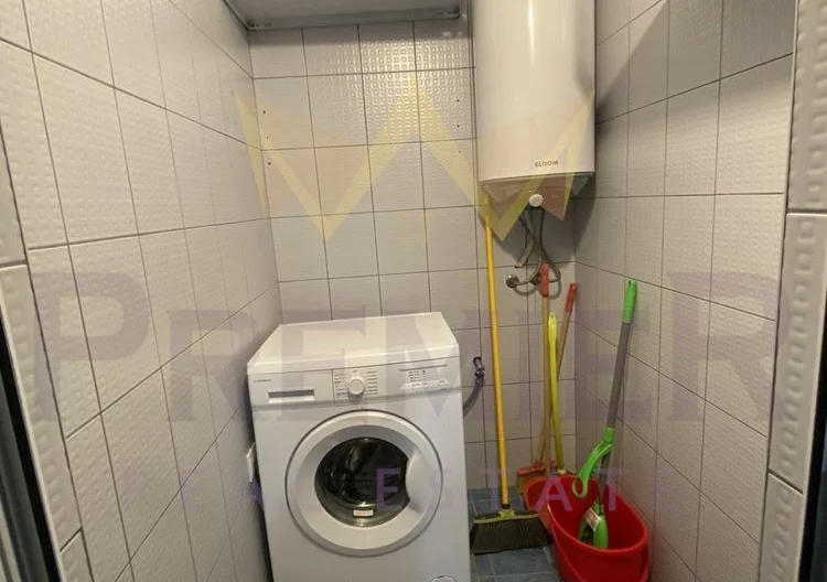 Голям тристаен апартамент с гараж -  - снимка 11 - Имоти Премиер