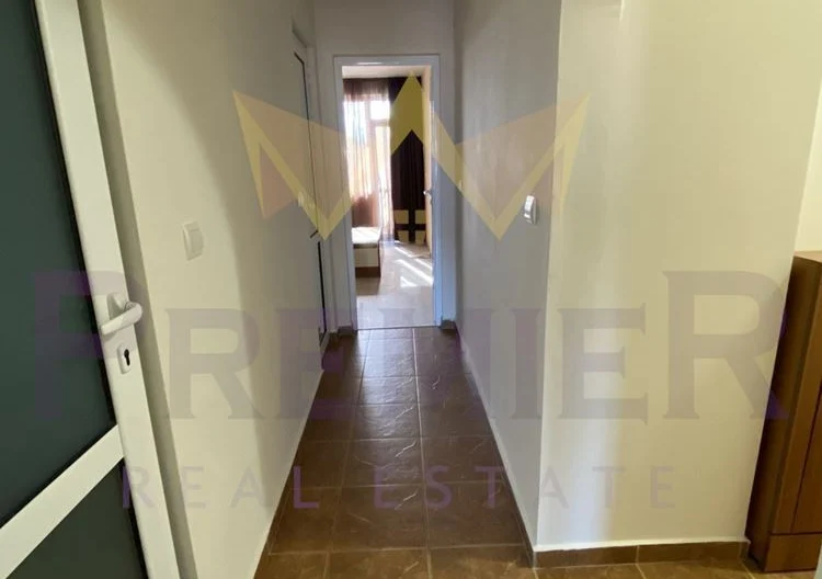 Голям тристаен апартамент с гараж -  - снимка 14 - Имоти Премиер