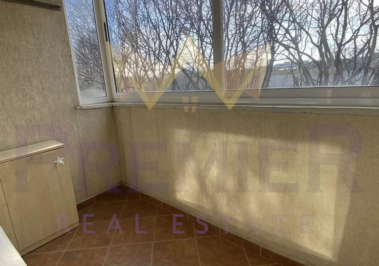 Голям тристаен апартамент с гараж -  - снимка 15 - Имоти Премиер