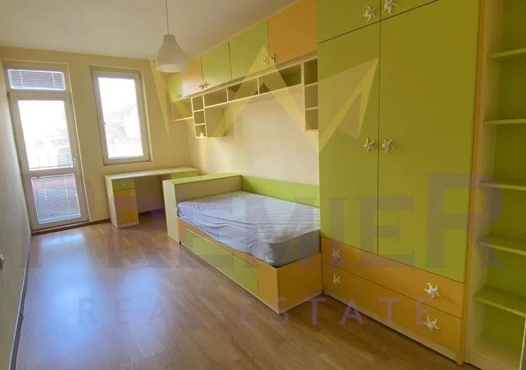 Голям тристаен апартамент с гараж -  - снимка 8 - Имоти Премиер