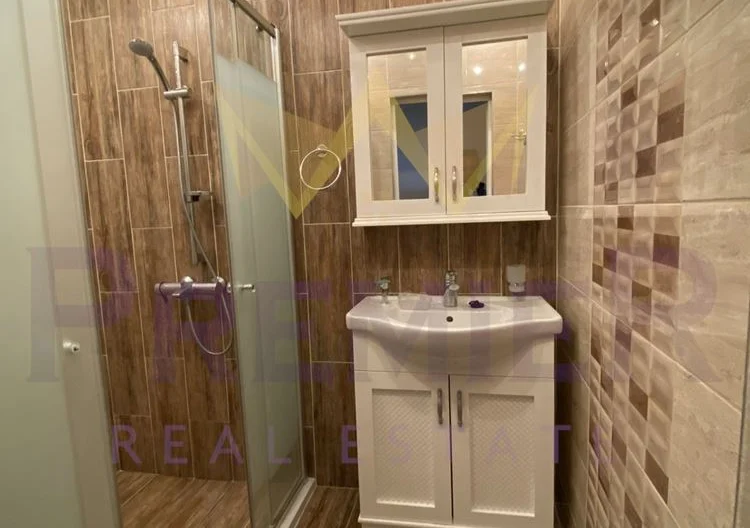 Голям тристаен апартамент с гараж -  - снимка 9 - Имоти Премиер