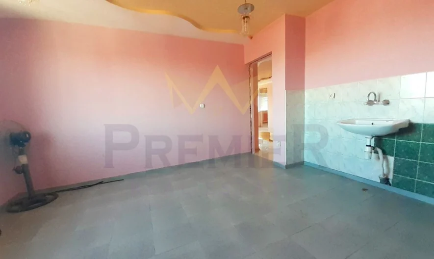 Голяма къща с двор и гараж. -  - снимка 11 - Имоти Премиер