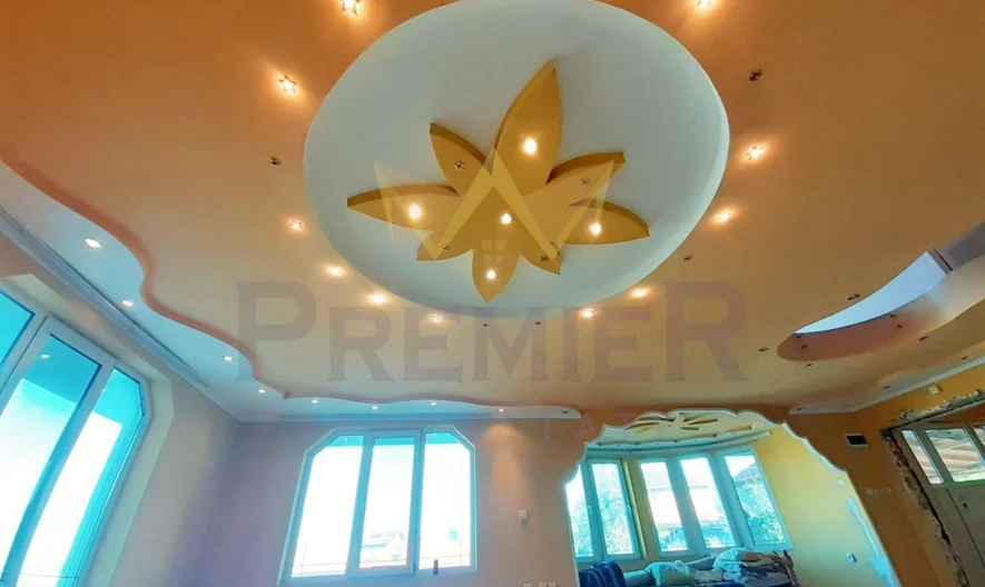 Голяма къща с двор и гараж. -  - снимка 15 - Имоти Премиер