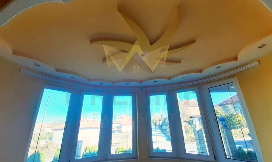 Голяма къща с двор и гараж. -  - снимка 16 - Имоти Премиер