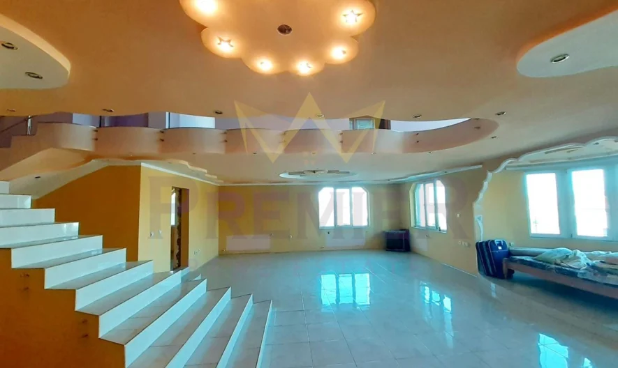 Голяма къща с двор и гараж. - - снимка 18 - Имоти Премиер