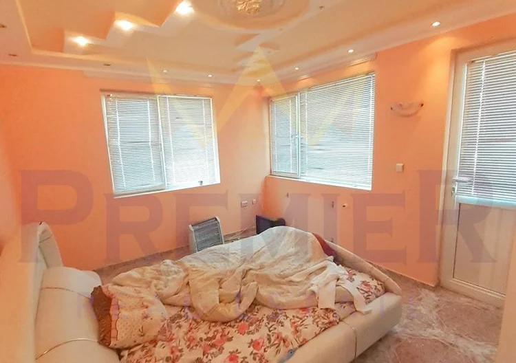 Голяма къща с двор и гараж. -  - снимка 20 - Имоти Премиер