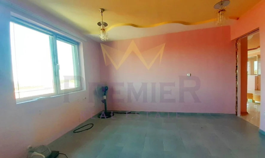 Голяма къща с двор и гараж. - - снимка 20 - Имоти Премиер