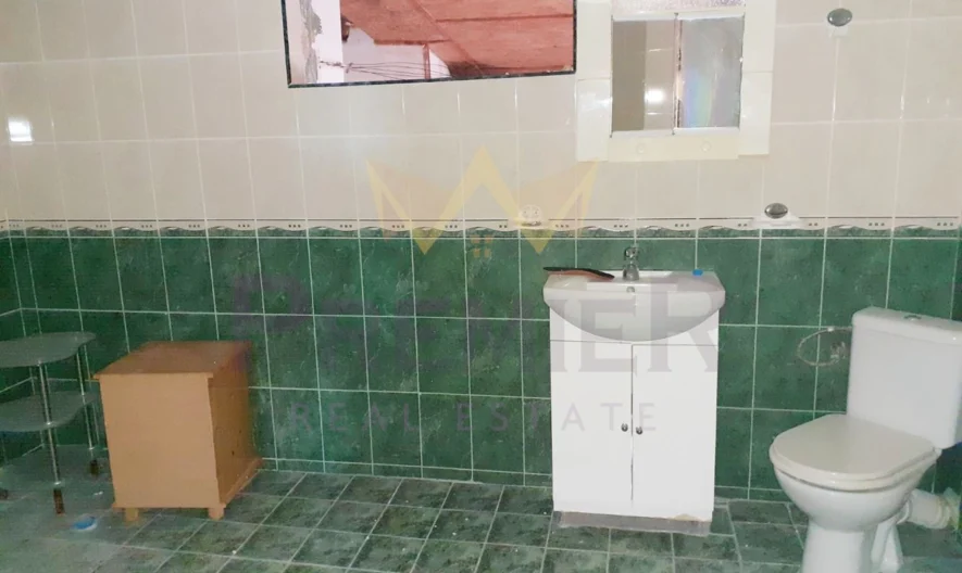 Голяма къща с двор и гараж. - - снимка 24 - Имоти Премиер