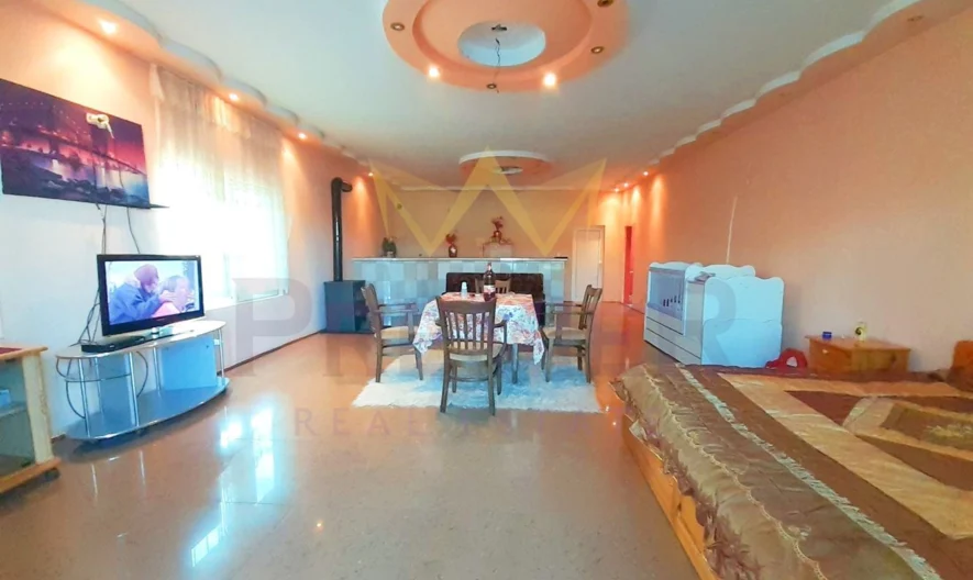 Голяма къща с двор и гараж. -  - снимка 27 - Имоти Премиер