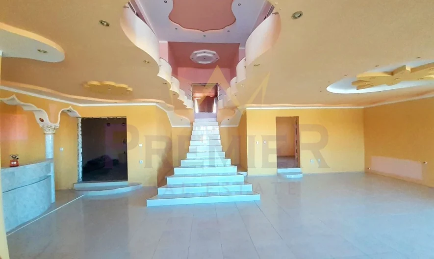 Голяма къща с двор и гараж. -  - снимка 6 - Имоти Премиер