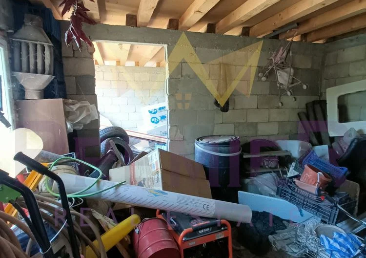 Голяма къща с панорама в с.Аврен с голям двор -  - снимка 10 - Имоти Премиер