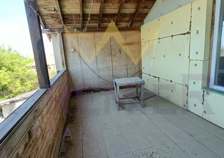 Голяма къща с панорама в с.Аврен с голям двор -  - снимка 11 - Имоти Премиер