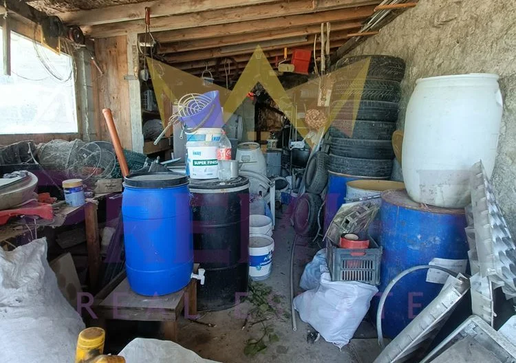 Голяма къща с панорама в с.Аврен с голям двор -  - снимка 13 - Имоти Премиер