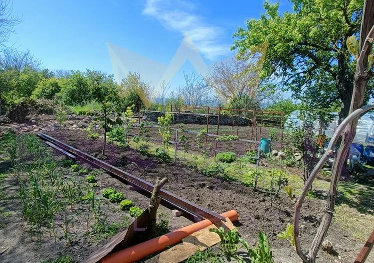 Голяма къща с панорама в с.Аврен с голям двор -  - снимка 18 - Имоти Премиер