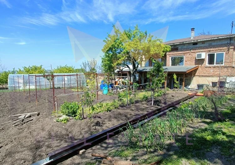 Голяма къща с панорама в с.Аврен с голям двор -  - снимка 19 - Имоти Премиер