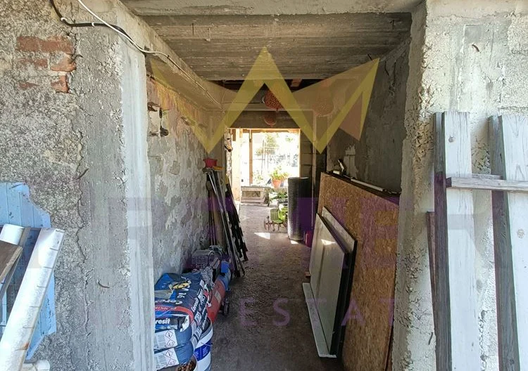 Голяма къща с панорама в с.Аврен с голям двор -  - снимка 20 - Имоти Премиер