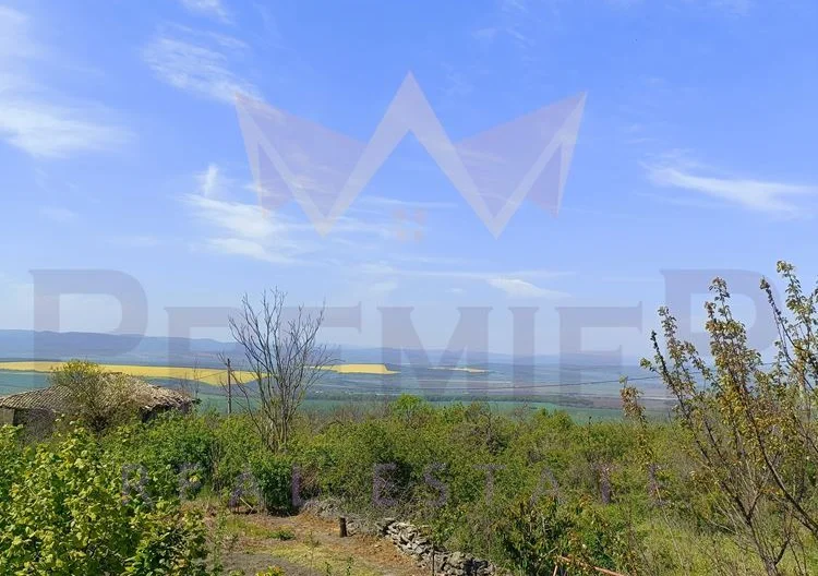 Голяма къща с панорама в с.Аврен с голям двор -  - снимка 22 - Имоти Премиер