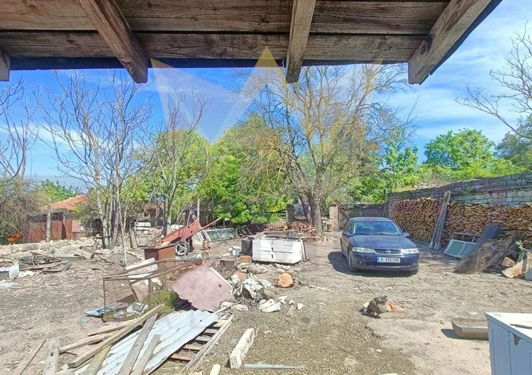 Голяма къща с панорама в с.Аврен с голям двор -  - снимка 24 - Имоти Премиер