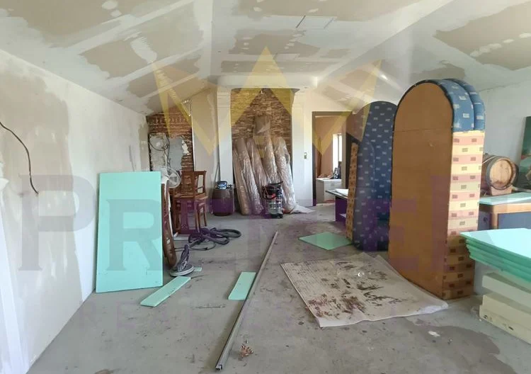 Голяма къща с панорама в с.Аврен с голям двор -  - снимка 3 - Имоти Премиер