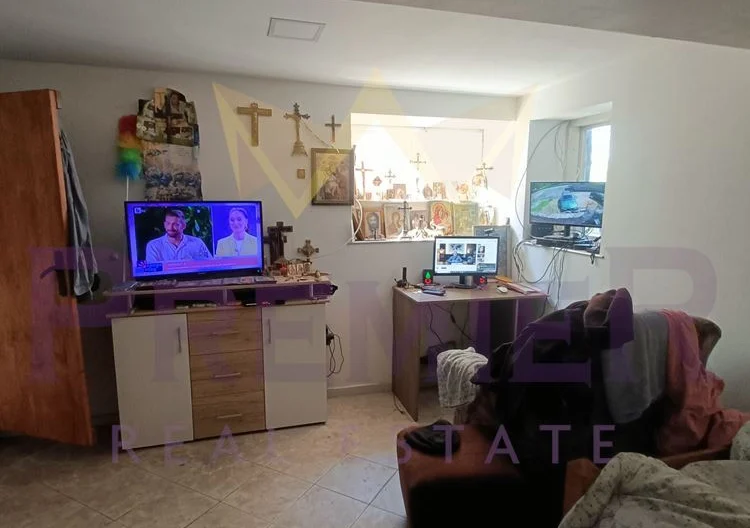 Голяма къща с панорама в с.Аврен с голям двор -  - снимка 8 - Имоти Премиер