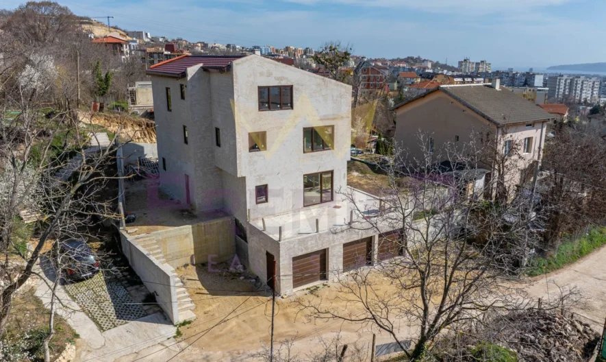 Градска Триетажна КЪЩА в м-ст Кочмар 420кв.м. РЗП -  - снимка 15 - Имоти Премиер