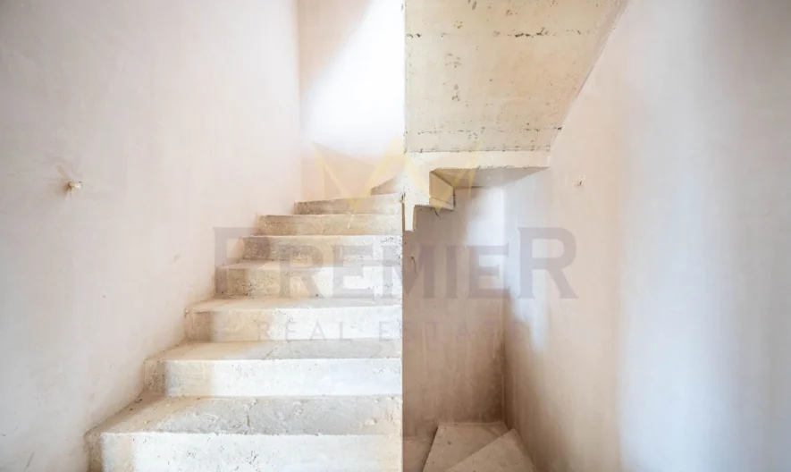 Градска Триетажна КЪЩА в м-ст Кочмар 420кв.м. РЗП -  - снимка 17 - Имоти Премиер