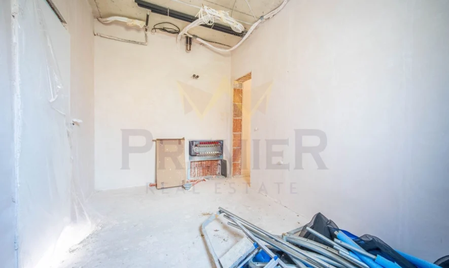 Градска Триетажна КЪЩА в м-ст Кочмар 420кв.м. РЗП - - снимка 20 - Имоти Премиер