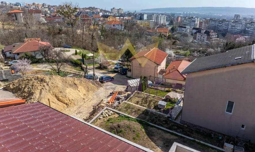 Градска Триетажна КЪЩА в м-ст Кочмар 420кв.м. РЗП - - снимка 22 - Имоти Премиер