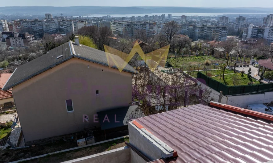 Градска Триетажна КЪЩА в м-ст Кочмар 420кв.м. РЗП - - снимка 31 - Имоти Премиер