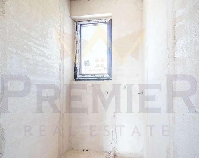 Градска Триетажна КЪЩА в м-ст Кочмар 420кв.м. РЗП - - снимка 33 - Имоти Премиер