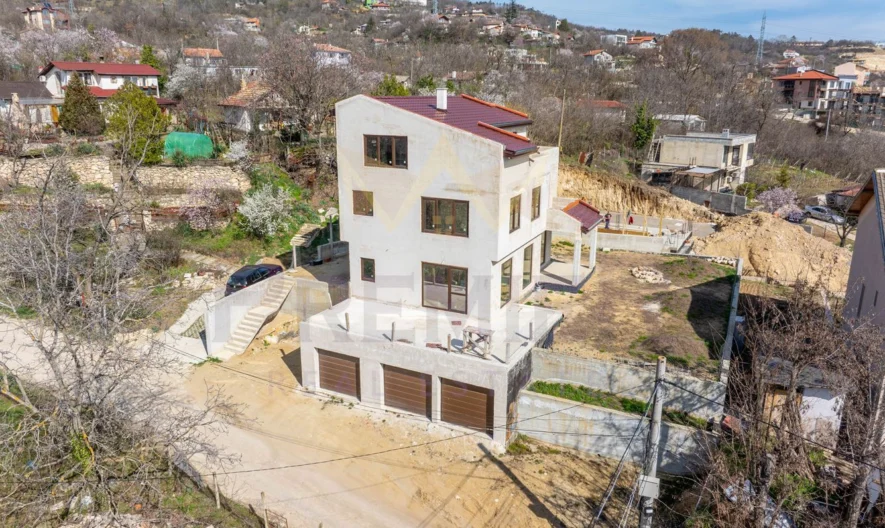 Градска Триетажна КЪЩА в м-ст Кочмар 420кв.м. РЗП -  - снимка 39 - Имоти Премиер