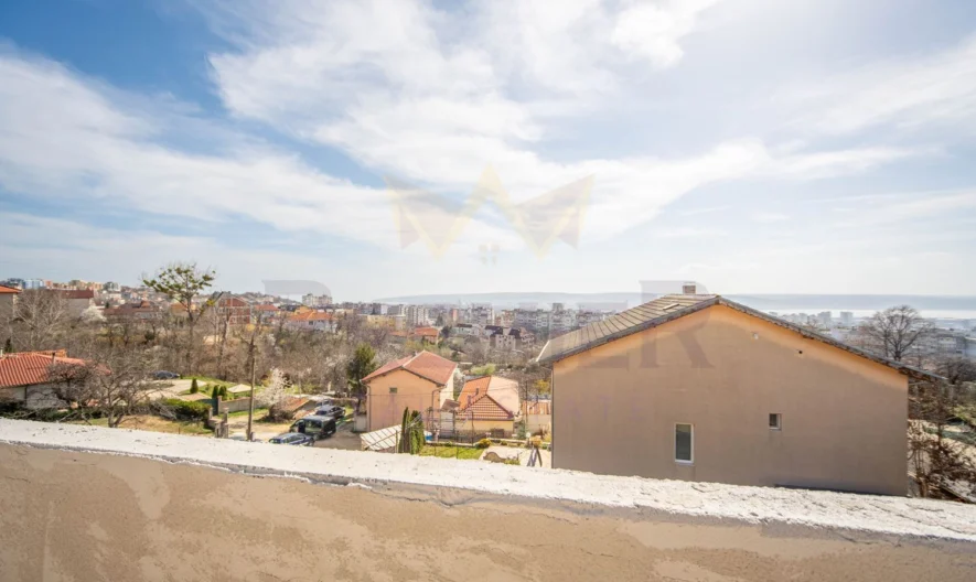 Градска Триетажна КЪЩА в м-ст Кочмар 420кв.м. РЗП - - снимка 7 - Имоти Премиер