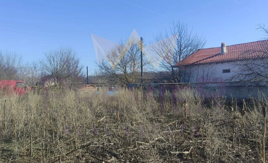 Grundstück mit eingetragenen Gebäuden im Dorf Neykovo, Gebiet Dobrich - - snimka 1 - Imoti Premier